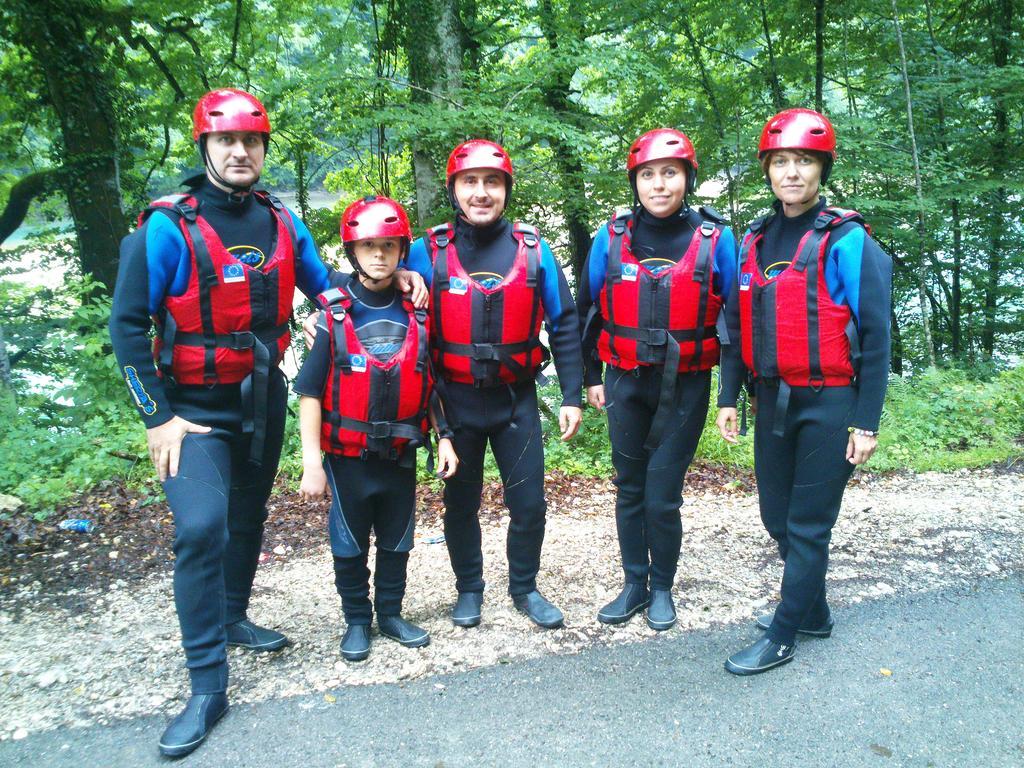Rafting Camp Tara Center Tri Vodenice Bastasi Exteriör bild