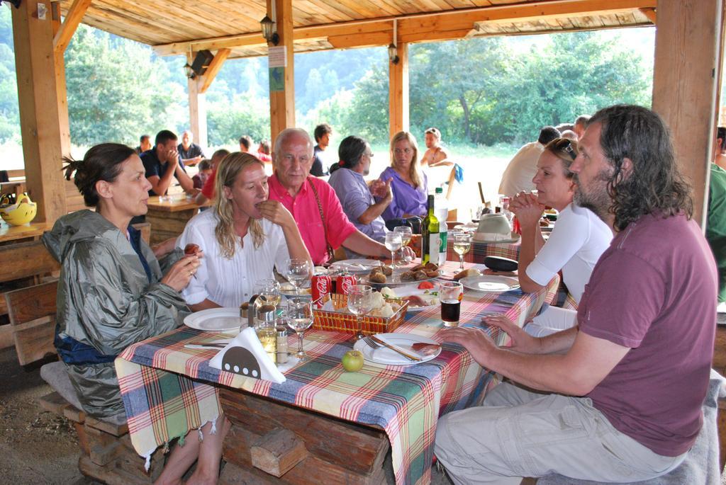 Rafting Camp Tara Center Tri Vodenice Bastasi Rum bild