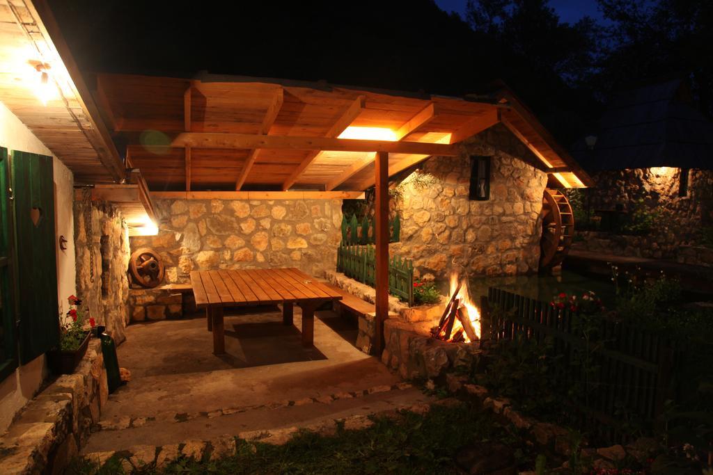 Rafting Camp Tara Center Tri Vodenice Bastasi Rum bild