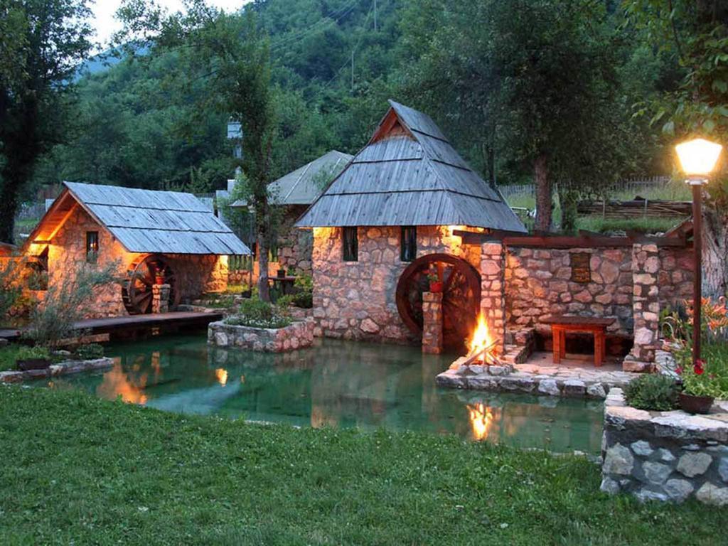 Rafting Camp Tara Center Tri Vodenice Bastasi Rum bild